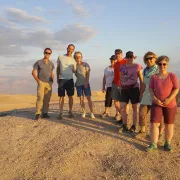 Reisegruppe in der Wüste (Markus Lohner)
