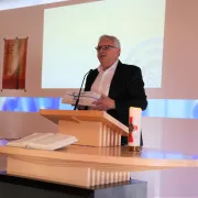 Kirchgemeindepräsident überbrachte einen symbolischen Fisch (Markus Graf)