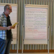 Thomas Gugger erklärt den Ablauf des 5. Treffens  (Markus Graf)
